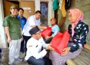 Ribuan Paket Sembako Pengganti Karang Bunga Sebagai Ucapan Selamat Pelantikan Bupati-Wakil Bupati Banyuwangi Terus di Salurkan Pada Warga Miskin