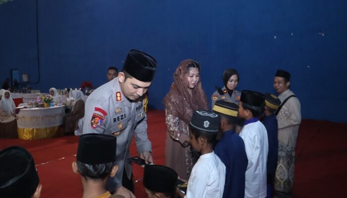 Polres Situbondo Berbuka Bersama dan Beri Santunan Anak Yatim