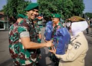 Dandim 0823 Situbondo Berbagi Berkah, Berikan Bingkisan Lebaran untuk Prajurit dan PNS