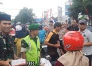 Berbagi Senyum di Bulan Suci Ramadan, Dandim 0823 dan Kapolres Situbondo Bagikan Takjil