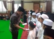 Kejaksaan Negeri Situbondo Bagi – bagi Takjil dan Santuni Puluhan Anak Yatim