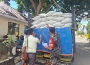 Babinsa Kawal Ketat Masuknya 61 Ton Beras di Gudang Bulog Arjasa Situbondo