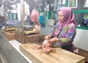 Jelang Hari Raya Idul Adha Tahun 2025, Harga Daging Sapi di Situbondo Stabil, Begini Harapan Penjual Daging di Pasar Mimbaan, Hj Nanik 
