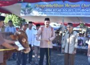 Dagingnya Dibagikan kepada Masyarakat, Polres Situbondo Kurban 4 Sapi dan 15 Kambing