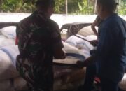Babinsa Koramil 0823/06 Kendit Awasi Distribusi Beras Masuk di Gudang Bulog Klatakan