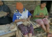 Kebijakan Bupati Banyuwangi Ipuk Fiestiandani Membatasi Penggunaan Kantong Plastik Sekali Pakai Berdampak Positif Terhadap UMKM Kerajinan Bambu