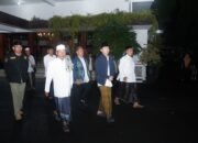 Dilepas Bupati, Wabup Trenggalek dan Istri Berangkat Haji Bersama Rombongan Kloter 46 dan 47