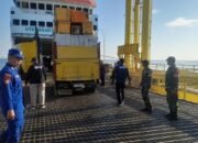 Babinsa Koramil Jangkar Bersama Tim Gabungan Amankan Kedatangan Kapal di Pelabuhan Jangkar
