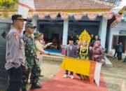 Sinergi TNI-Polri Kawal Kirab dan Pawai Budaya dalam Rangka Selamatan Desa Tamankursi