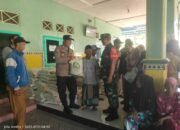 Babinsa dan Bhabinkamtibmas Kawal Penyaluran Bantuan Pangan untuk 346 Warga di Desa Gebangan