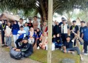 Pemerintah Desa Purwodadi Gelar Kegiatan Jumat Bersih Bersama Mahasiswa KKN di Ruang Terbuka Hijau (RTH)