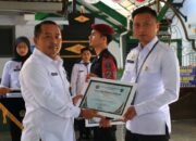Berkontribusi dalam Penggagalan Upaya Penyelundupan Narkoba, Lima Pegawai Lapas Banyuwangi Terima Penghargaan dari Kalapas