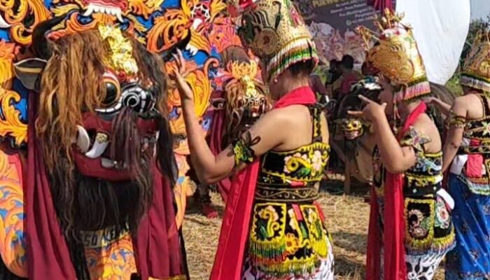 Meriah, Pertunjukan Kesenian Jaranan Mewarnai HUT Ri ke -80 di Perumahan Geriya Pancoran Asri Dusun Jagalan Desa Rogojampi Kabupaten Banyuwangi