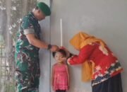 Babinsa Koramil 0823/10 Arjasa Bersama Perangkat Desa dan Tenaga Kesehatan Gelar Posyandu Cegah Stunting