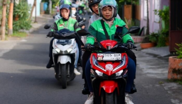 Bupati Banyuwangi Ipuk Fiestiandani Memanfaatkan Jasa Tranportasi Online Dari Rumah Menuju Kantor Pemkab