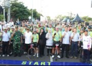 Kasdim 0825/Banyuwangi Mayor Kav Suprapto hadiri balap sepeda Blue Fire 2025 di Pantai Marina Boom
