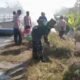 Personel Koramil 0823-05/Panarukan dan Warga Gotong Royong Bersihkan Sungai di Dusun Langai