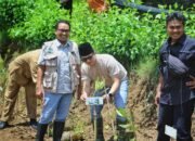 Gus Ipin Bupati Trenggalek Gandeng UINSA Ubah Bekas Tambak Udang Jadi Tambak Mangrove di Panggul