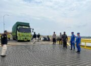 Satpolairud Polres Situbondo Kawal Aktivitas Penyeberangan di Pelabuhan Jangkar Selama Nataru