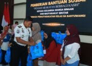 Salurkan Paket Sembako, Wujud Kepedulian Lapas Banyuwangi Untuk Keluarga Warga Binaan