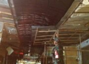 Babinsa Serma Hamzah Sigap Dampingi Penanganan Angin Puting Beliung di Kecamatan Besuki