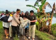 Kapolsek Rogojampi Pimpin Personil Bergerak Cepat Evakuasi Korban Tenggelam di Bekas Galian C Desa Badean Kecamatan Blimbingsari Banyuwangi 