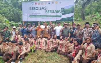 Perkuat Tangkapan Air di Hulu, Banyuwangi Tanam 20 Ribu Pohon di Pesanggaran