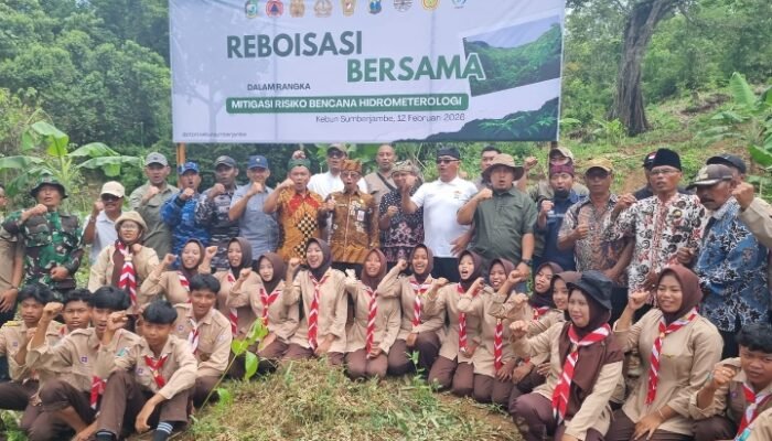 Perkuat Tangkapan Air di Hulu, Banyuwangi Tanam 20 Ribu Pohon di Pesanggaran