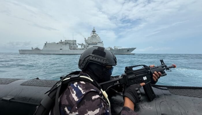 TNI AL GELAR LATIHAN ANTI AKSES DAN ANTI AMFIBI, SEKALIGUS PAMERKAN TANGKAPAN TIMAH DAN LOGAM TANAH JARANG SENILAI RP 173,6 MILYAR