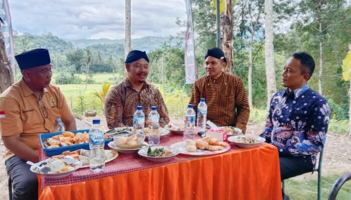 Legitimasi Tradisi dalam Bingkai Profesionalisme, Pamengku Adat Trenggalek Apresiasi Sertifikasi Perkerisan