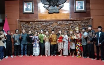 Menolak Lupa, Fragmen Ketoprak Pamengku Adat Manggolo Budoyo Pentas di Pendopo Trenggalek