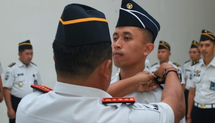 Kalapas Banyuwangi Sematkan Tanda Pangkat Baru: Semakin Tinggi Pangkat, Semakin Besar Tanggung Jawabnya