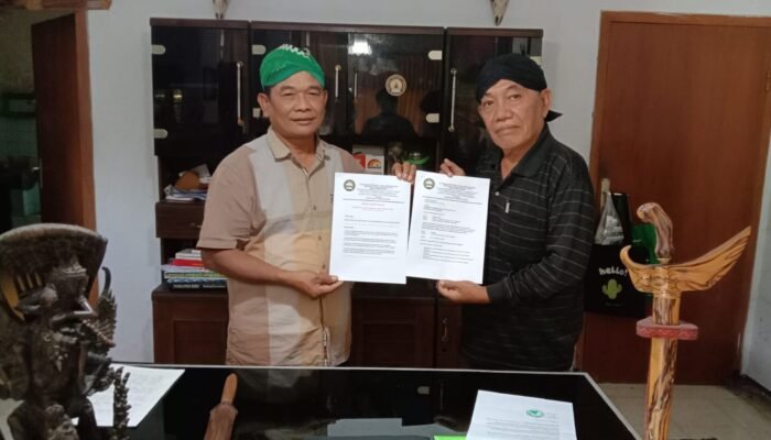 Menjaga Marwah Organisasi, Pratomo Hadi Resmi Mandatkan Damiran sebagai PLT Ketua Pamengku Adat Trenggalek