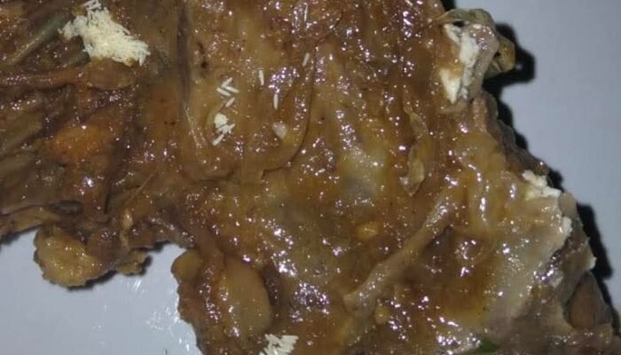 Anak Diberi Makan Bergizi Gratis, Tapi Siapa Jamin Aman?