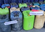 Polres Bondowoso Amankan Dua Tersangka Penimbun 1 Ton BBM Bersubsidi