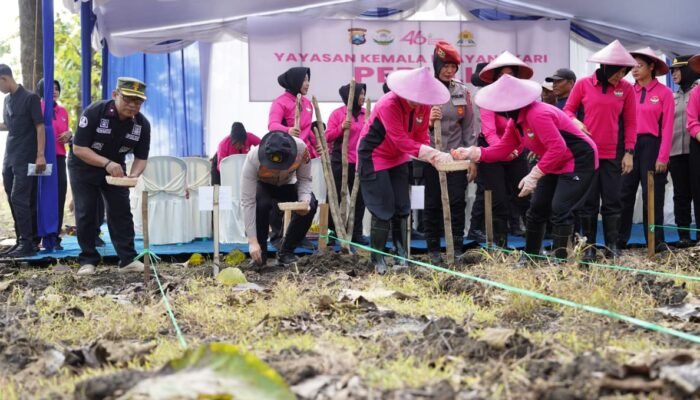 Wujudkan Swasembada Pangan, Polres Bojonegoro Sulap Lahan Kosong Jadi Kebun Jagung
