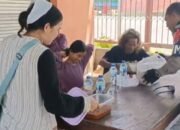 Humanis di Jalan Raya: Satlantas Banyuwangi Bagikan Makan Siang dan Edukasi di Tengah Kepadatan Arus