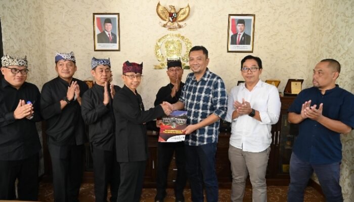 Serahkan Draf Raperda ke DPRD, Pemkab Banyuwangi Uji Coba Aturan Operasional Toko Swalayan