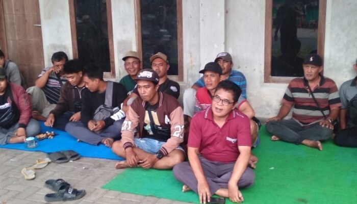 Dugaan  Pemberitaan Penimbunan BBM Yang Melibatkan Antrean Sepeda Motor Suzuki Thunder, Menimbulkan Dampak Kepada Kalangan Pedagang Bensin Eceran