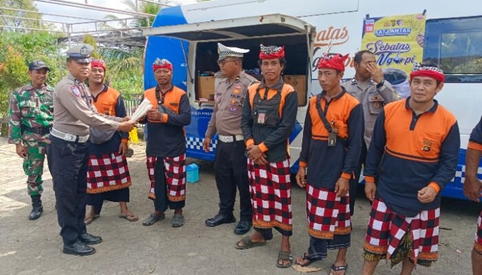 Polantas Menyapa, Satlantas Polres Jembrana Gelar Program “SEBATAS NGOPI” Bersama Warga Desa Medewi
