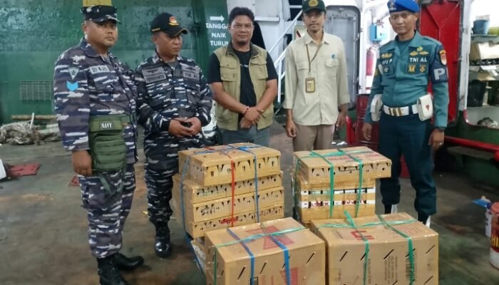 LANAL BANYUWANGI BERSAMA TIM GABUNGAN MENGGAGALKAN DAN MENGAMANKAN PENYELUNDUPAN SATWA LIAR DI PELABUHAN KETAPANG