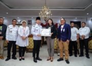 Bupati Trenggalek Terima CSR Bank Jatim, Proyektor Cahaya Percantik Alun-Alun dan Dukung Kota Atraktif