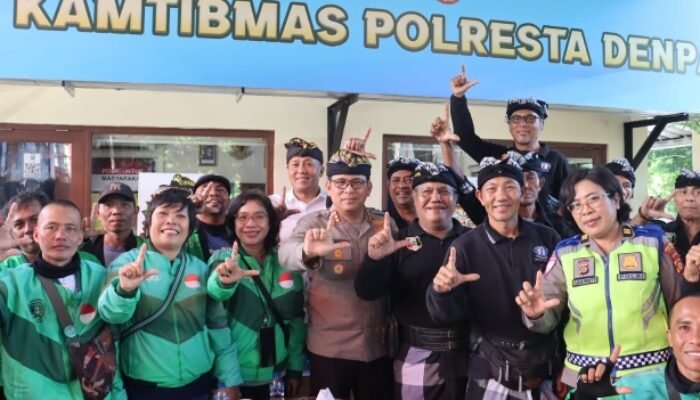 Ngopi Kamtibmas Kapolresta Denpasar Rangkul Pecalang dan Komunitas Ojol, Perkuat Sinergi Jaga Keamanan Kota