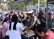 Dukung UMKM, Polres Trenggalek Gelar Dahar Gratis di Pasar Pon