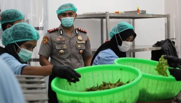 Kapolres Trenggalek Tinjau SPPG Polri di Desa Pogalan, Cek Higienitas hingga Security Food