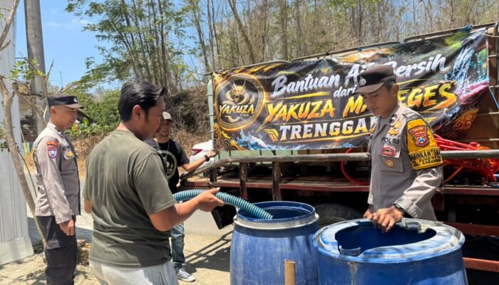 Krisis Air Bersih di Karangan, Yakuza Maneges Distribusikan 16 Ribu Liter Air