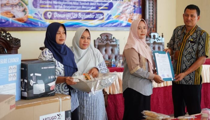 Salurkan Bantuan Produktif, Pemkab Jepara Dorong Olahan Bandeng Donorojo Naik Kelas