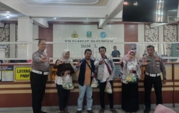 Satlantas Polres Pasuruan Bagikan Hadiah dalam rangka HUT Polantas Yang Ke-71
