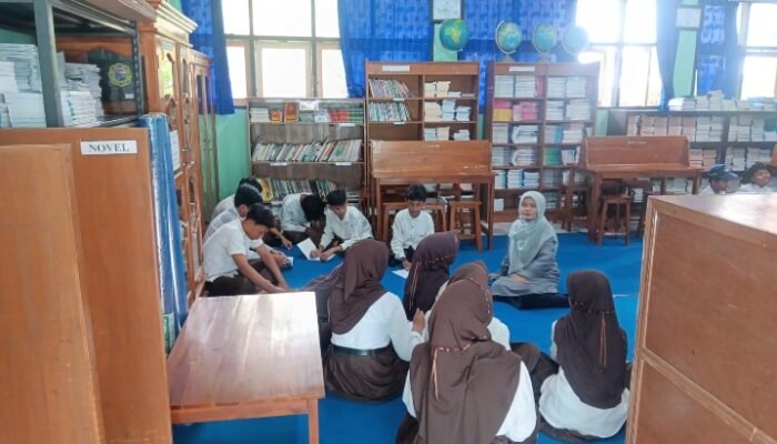 SEKAR ARUM, Gerakan SMPN 3 Genteng Mengubah Buku Menjadi Gagasan dan Karya