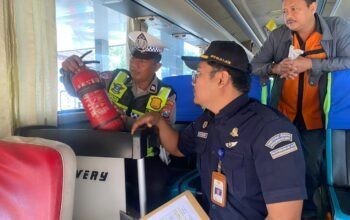 Jamin Keselamatan Penumpang, Polres Trenggalek Bersama Kemenhub Gelar Rampcheck Angkutan Umum